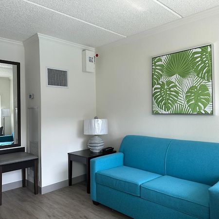 Oasis Bay Suites, Tampa, Busch Gardens, Usf Екстериор снимка