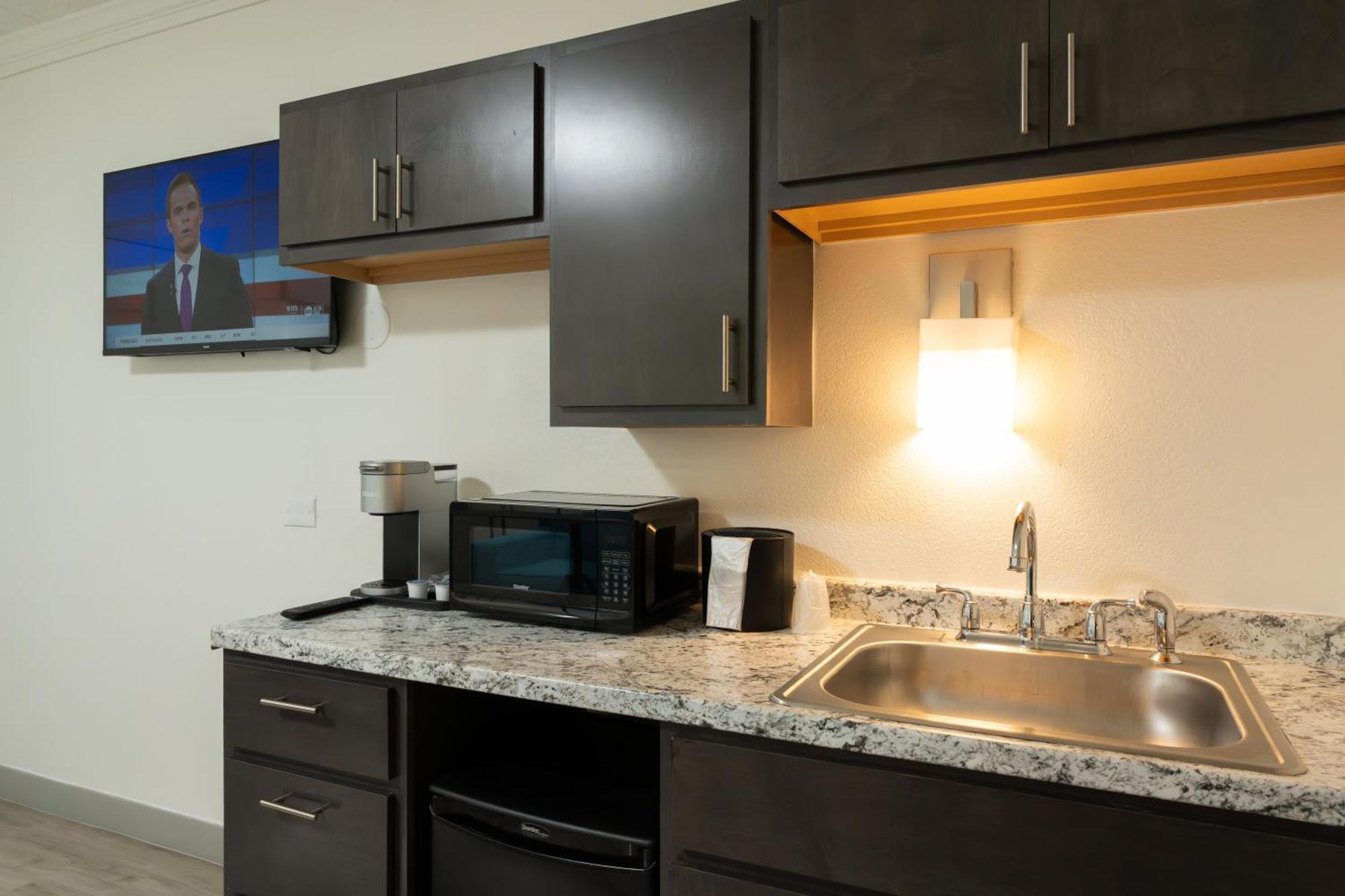 Oasis Bay Suites, Tampa, Busch Gardens, Usf Екстериор снимка