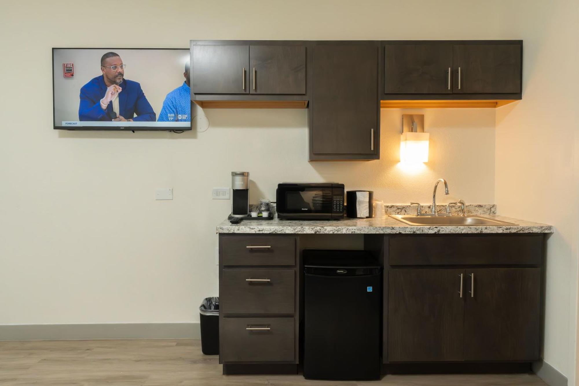 Oasis Bay Suites, Tampa, Busch Gardens, Usf Екстериор снимка