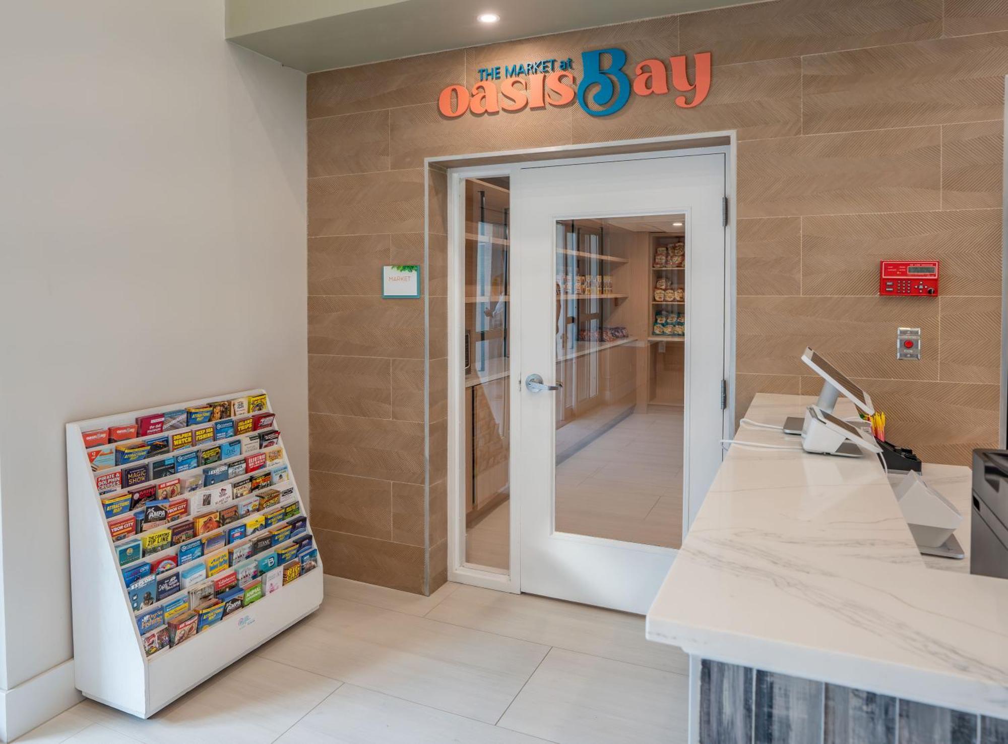 Oasis Bay Suites, Tampa, Busch Gardens, Usf Екстериор снимка