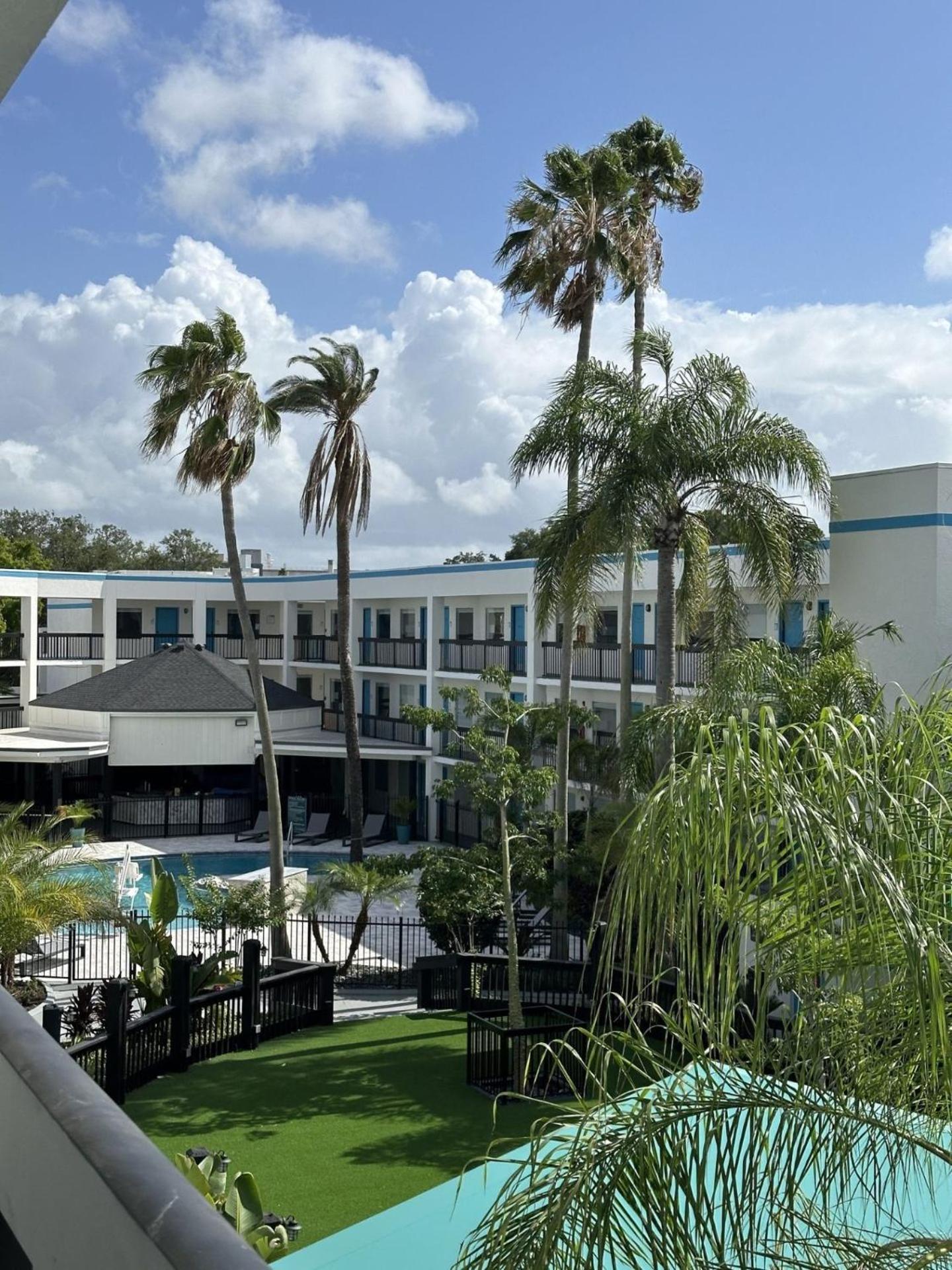 Oasis Bay Suites, Tampa, Busch Gardens, Usf Екстериор снимка