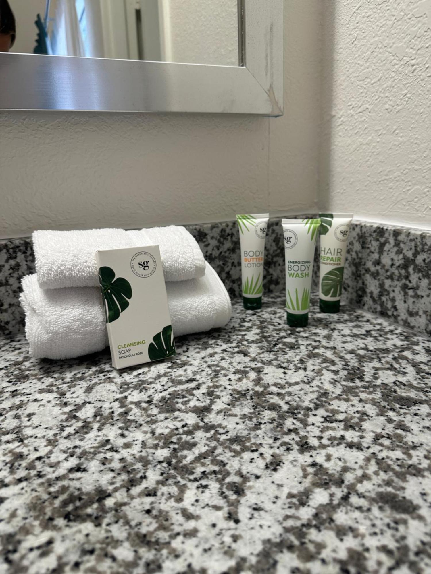 Oasis Bay Suites, Tampa, Busch Gardens, Usf Екстериор снимка